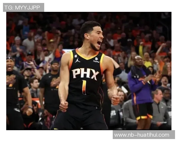 布克第三节强势回归5投4中砍下12分助力球队成功反超比分